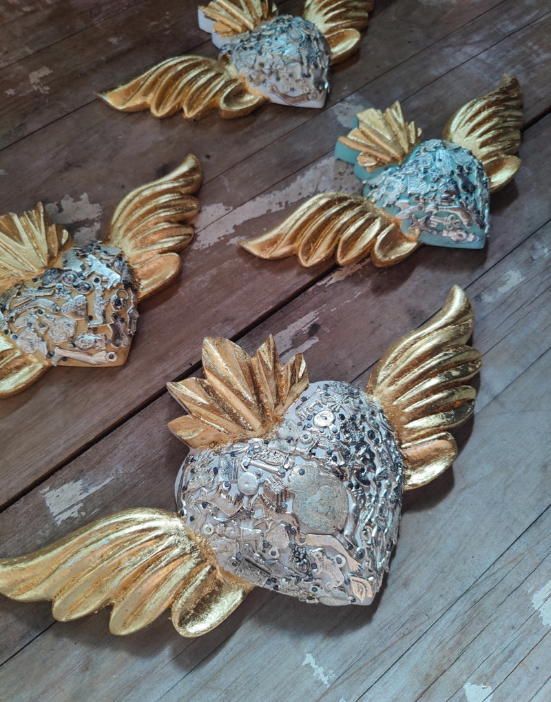 Corazon Rustico milagritos with gold Wings