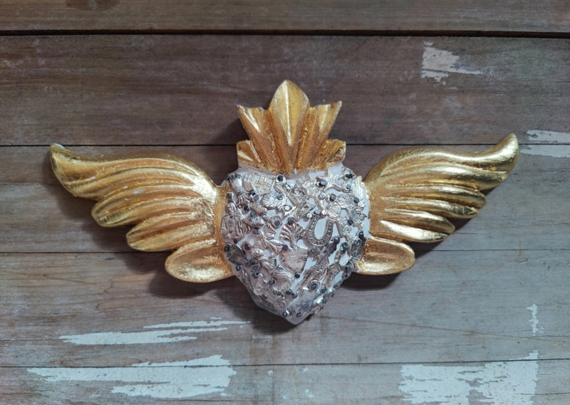Corazon Rustico milagritos with gold Wings