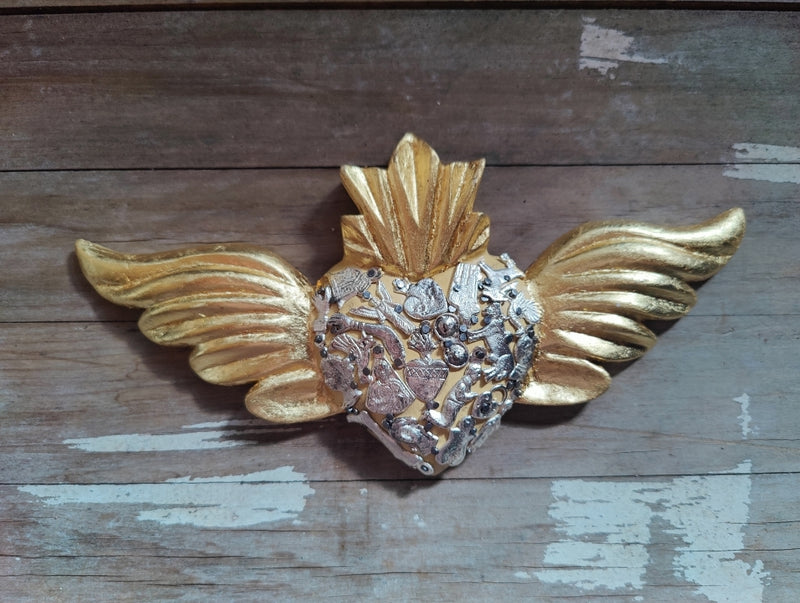 Corazon Rustico milagritos with gold Wings