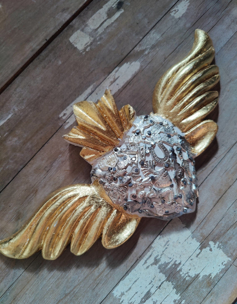 Corazon Rustico milagritos with gold Wings