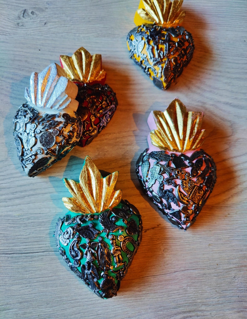 Milagro Corazon Old black charms Collection