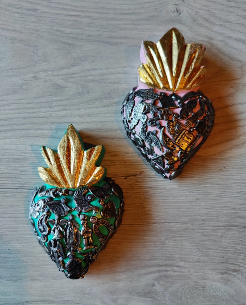 Milagro Corazon Old black charms Collection