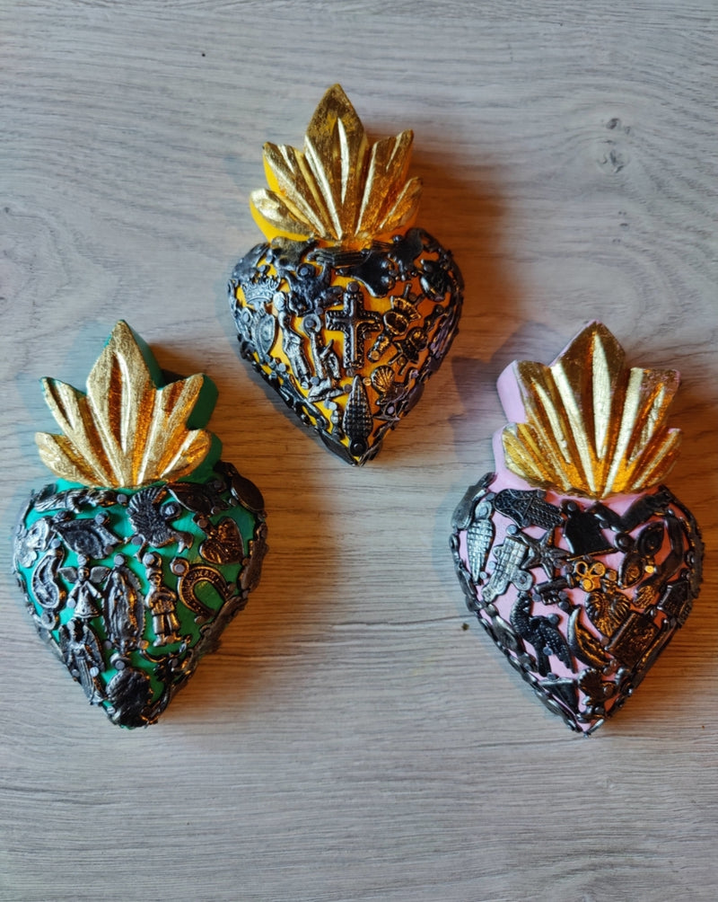 Milagro Corazon Old black charms Collection