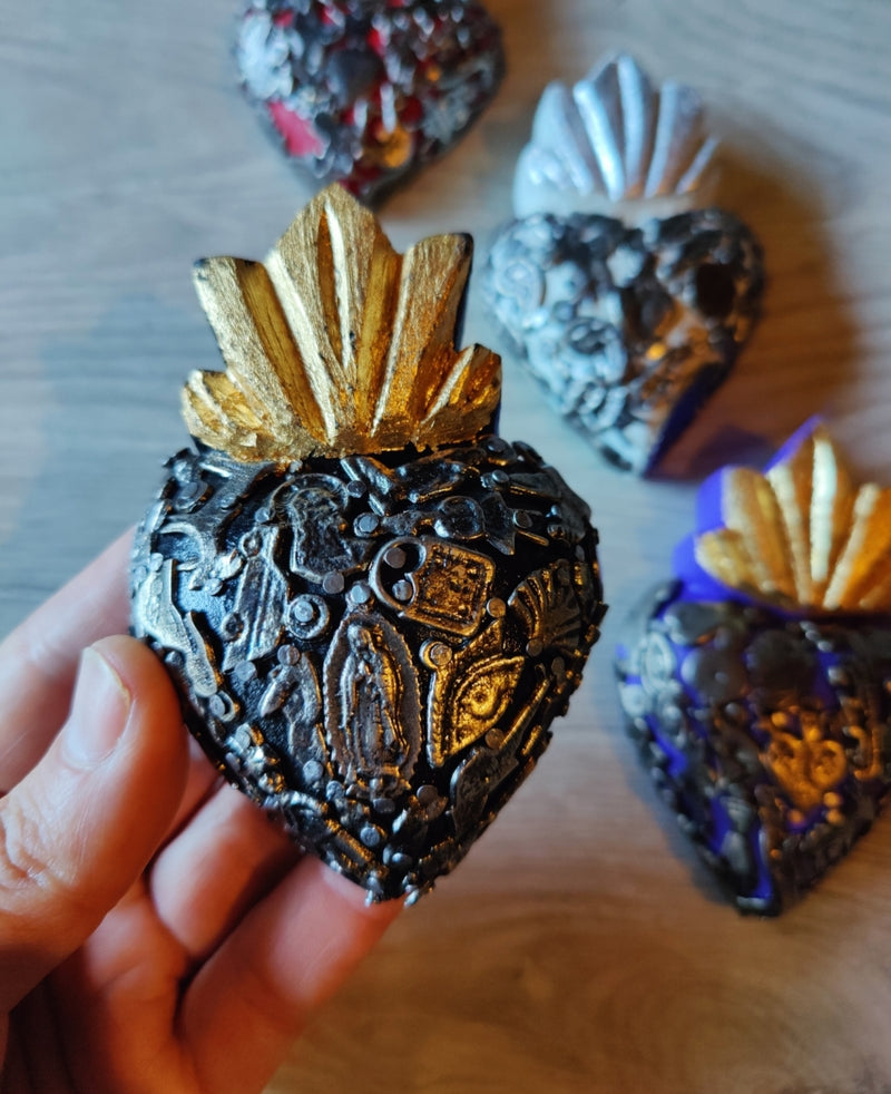 Milagro Corazon Old black charms Collection