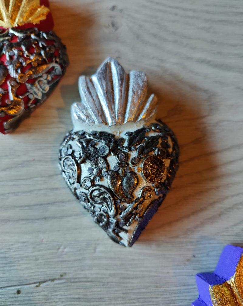 Milagro Corazon Old black charms Collection