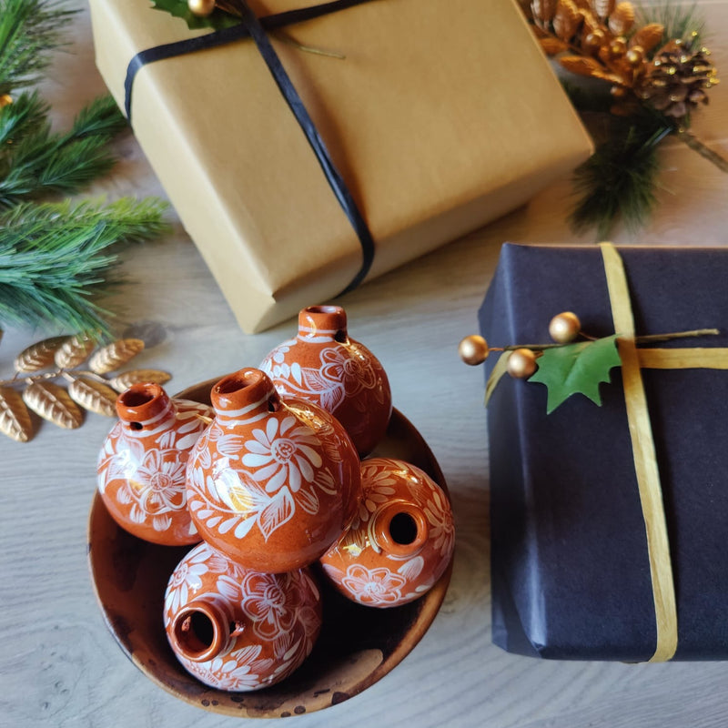 Barro and White Flowers Ornament Box