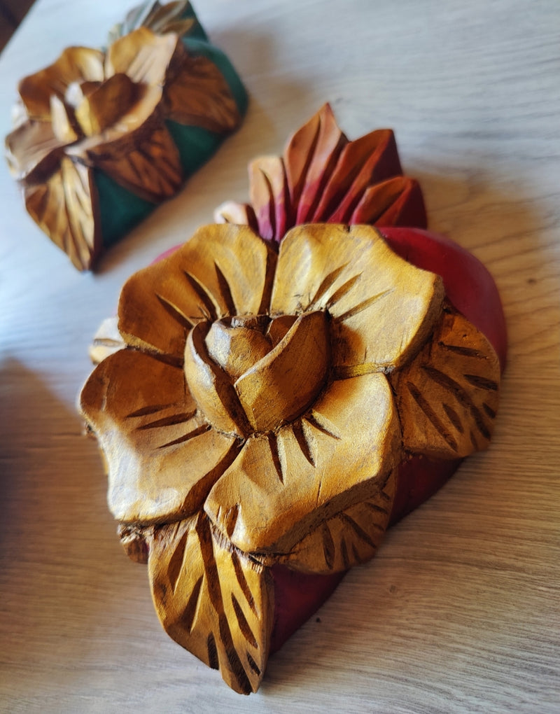 Corazón with Carved Rose