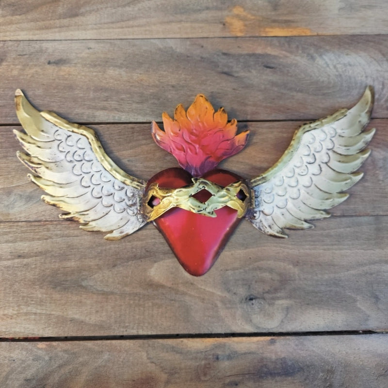 Corazón with Rustic Wings