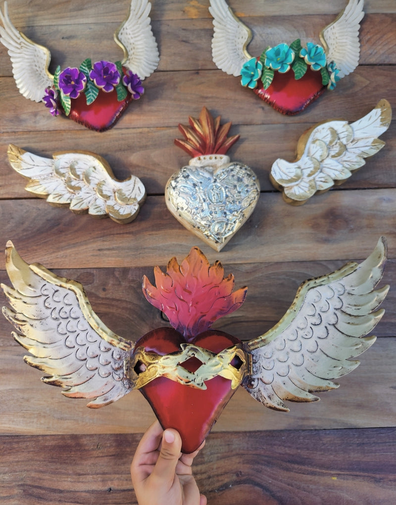 Corazón with Rustic Wings